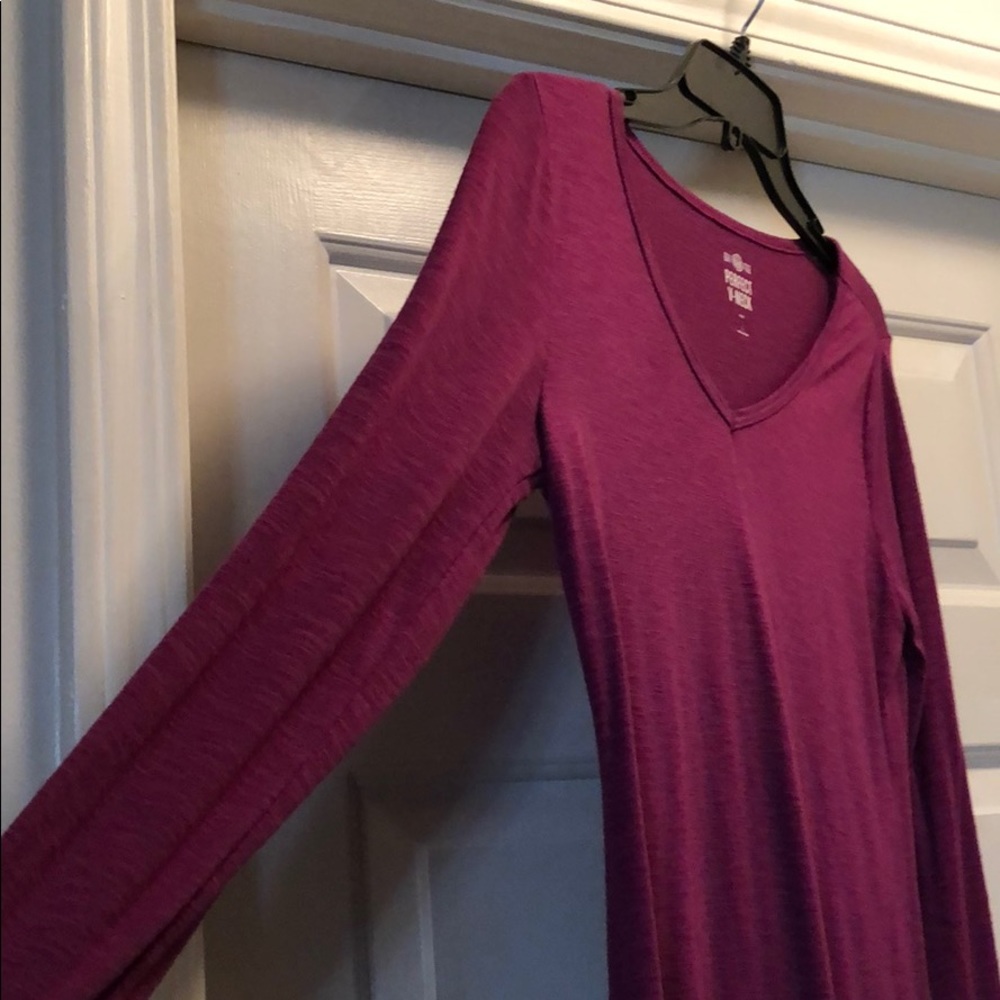 V Neck Tee - Picture 3 of 4